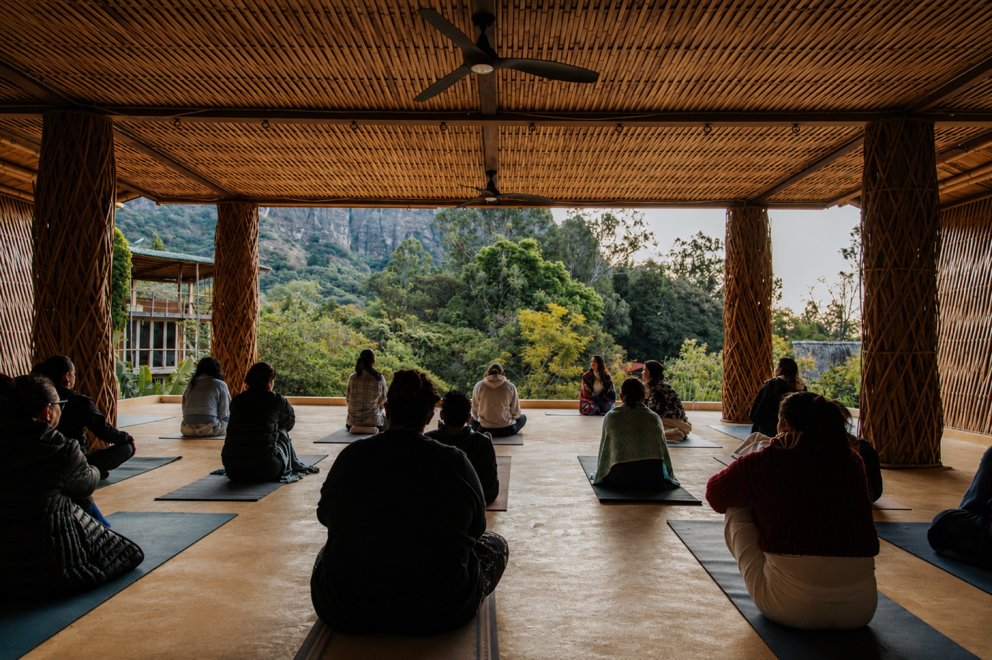 Meditación en comunidad · membresía RESET